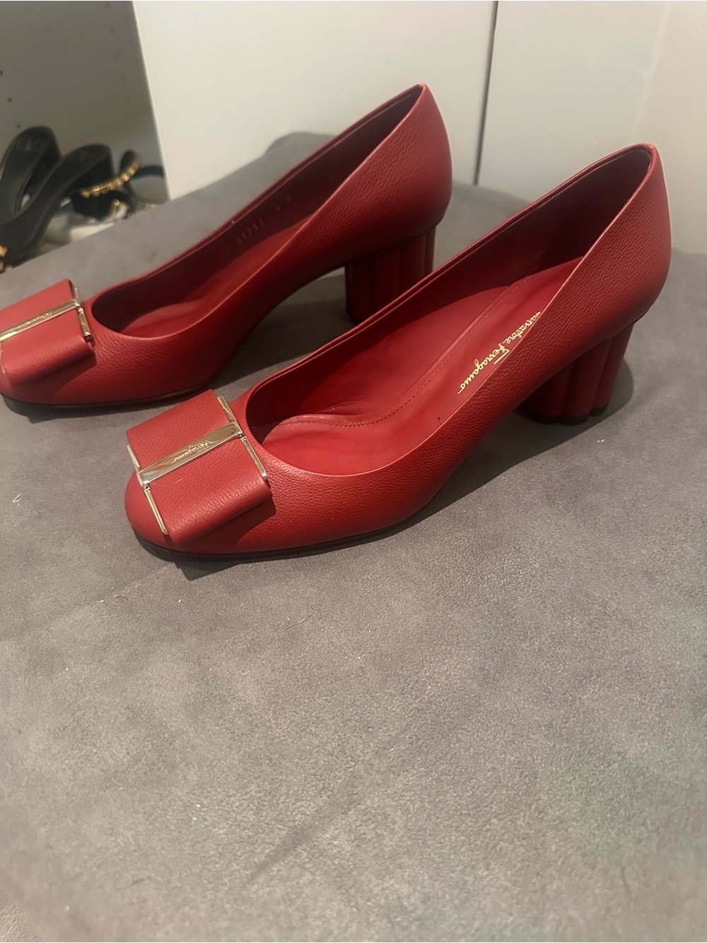 Salvatore Ferragamo Cappua 55 Pumps 9C - Picture 2 of 5